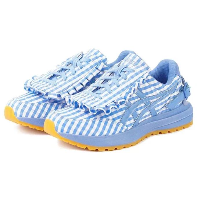 Asics x SHUSHU/TONG teasert Schuhe «Light Blue» an