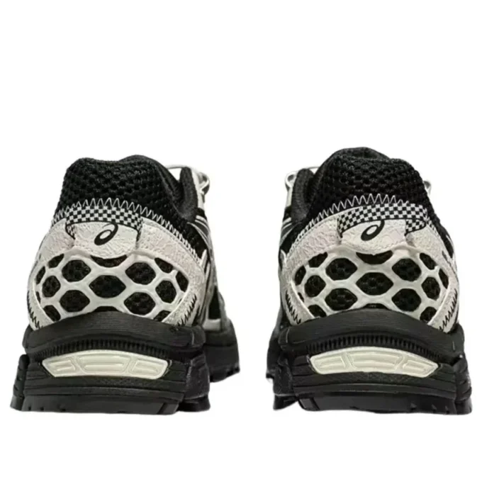GEL-Kayano 8 „Black Cream“