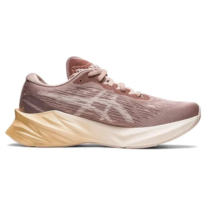 Novablast 3 „Fawn Mineral Beige“