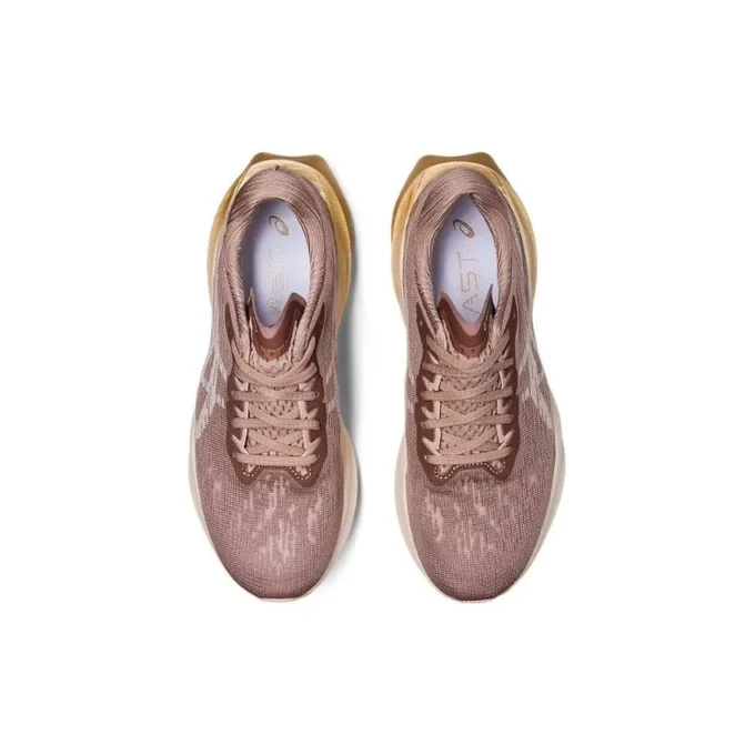 Novablast 3 „Fawn Mineral Beige“