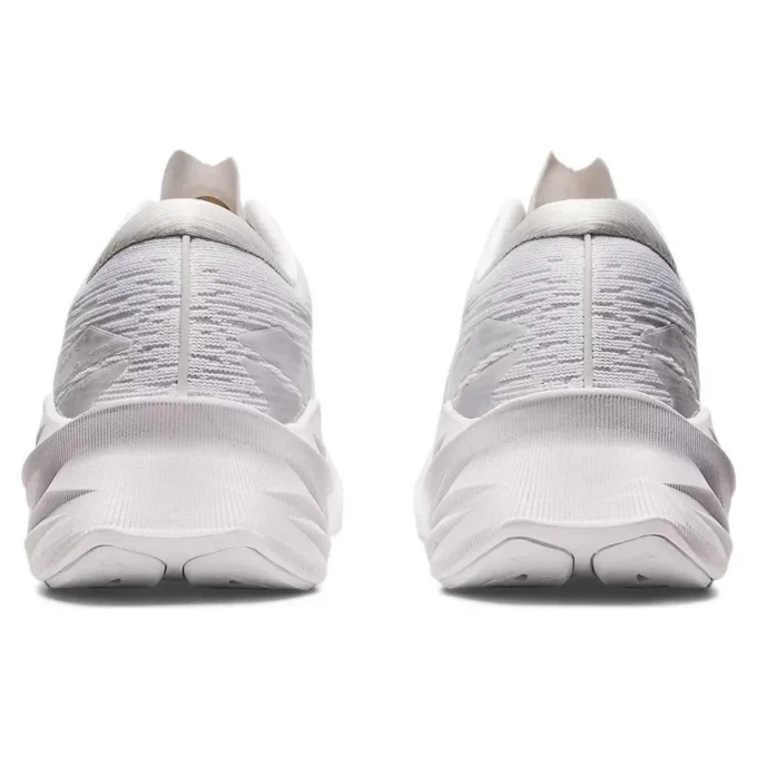 Novablast 3 „White Piedmont Grey“
