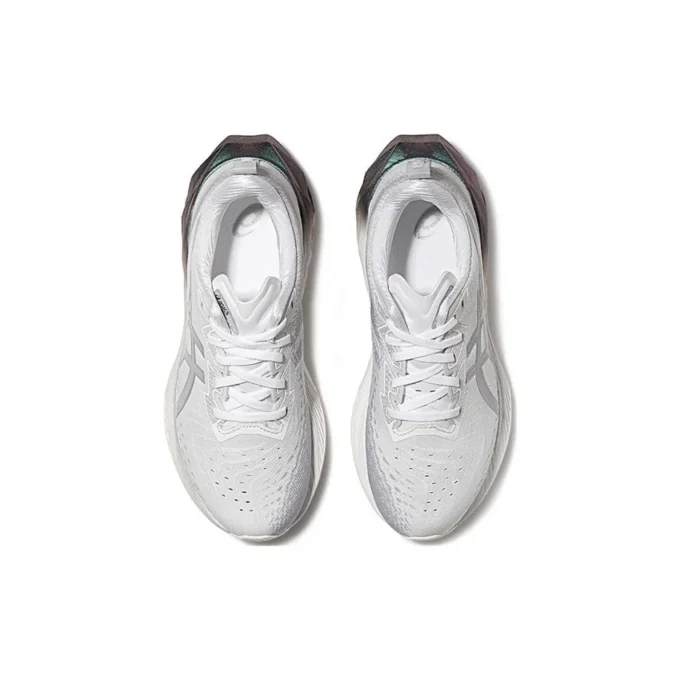 Novablast 4 Platinum „Real White Pure Silver“