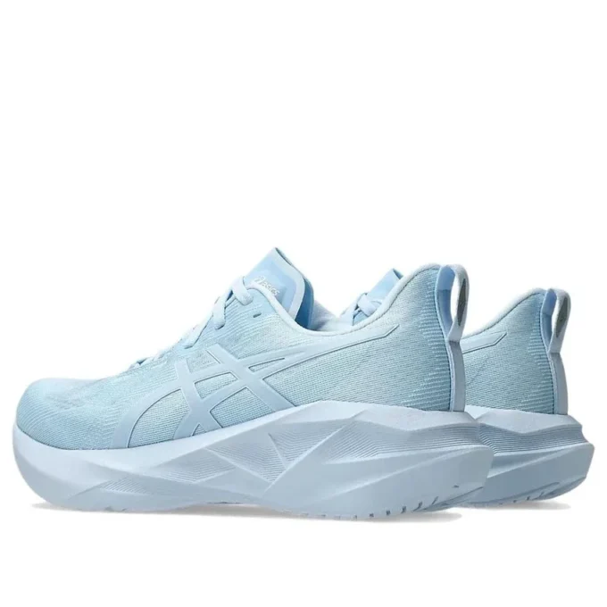 Novablast 5 „Lite Show Light Blue“